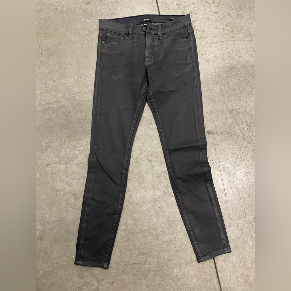 BDG Mid rise Twig Ankle Jeans in Black